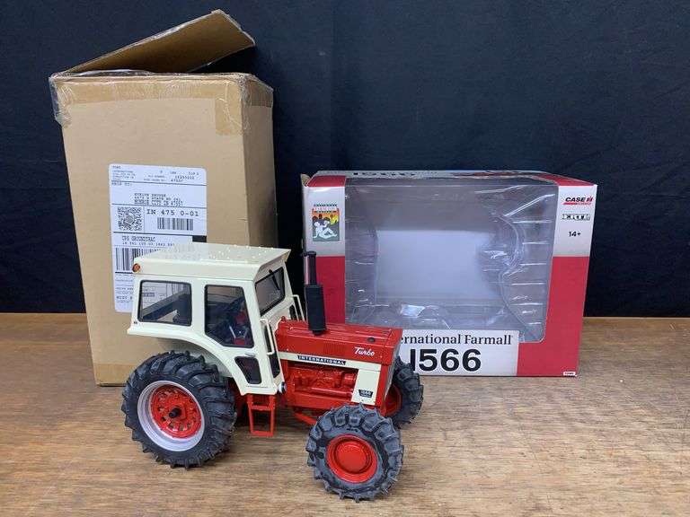 1/16 IH 1566 2012 NFTM Ertl image