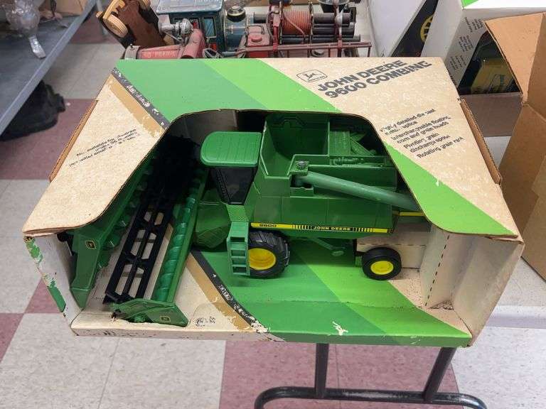 1/16 John Deere 9600 Combine image