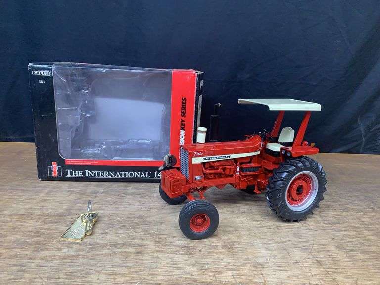 1/16 IH 1456 Precision Key Ertl image