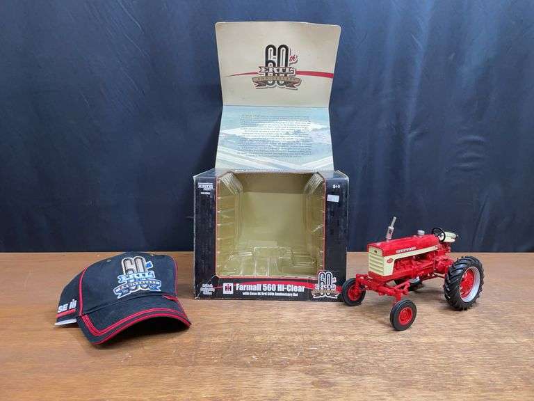 1/16 Farmall 560 Hi-Clear 60th Anniversary Ertl image
