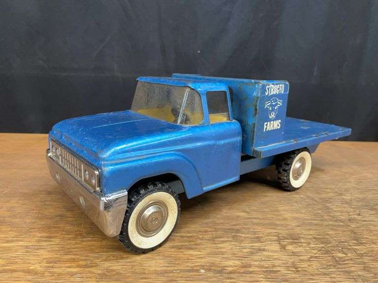 1/16 Structo Farms Stake Truck image