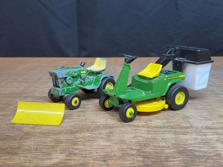 (2) 1/16 John Deere L&G Tractors Ertl image