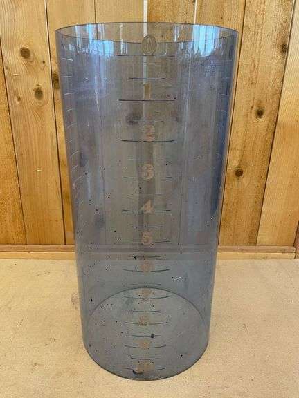 Visible Gas Pump Glass image