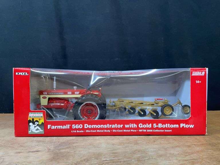 1/16 Farmall 560 Demonstrator w/Gold Plow 2008 NFTM NIB Ertl image