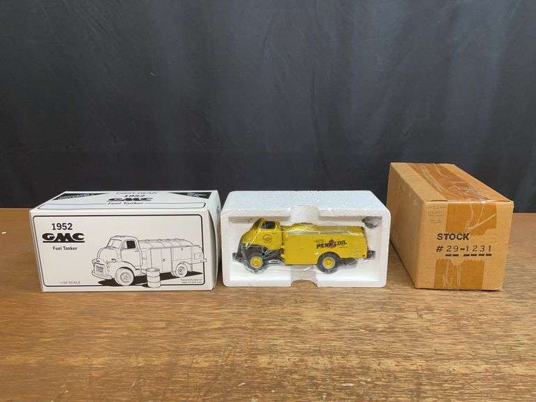 (2) 1/34 Trucks NIB 1st Gear image