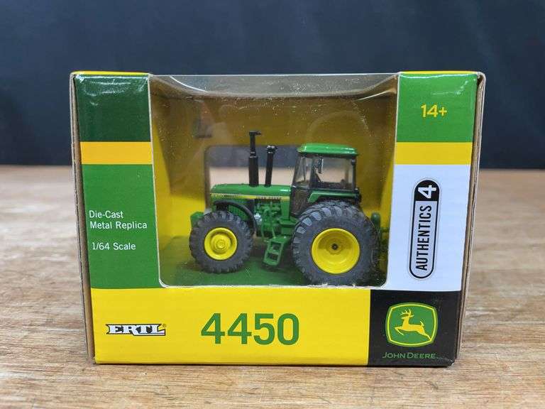 1/64 John Deere 4450 FWA Authentics NIB Ertl image