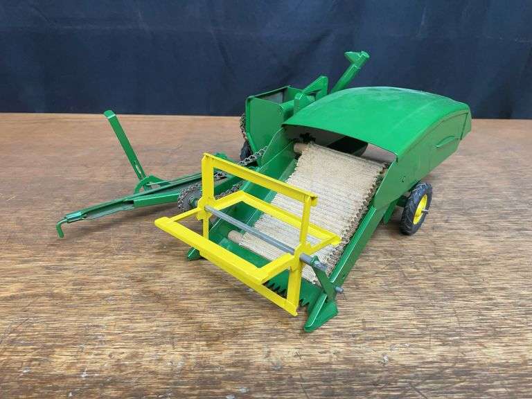 1/16 John Deere 12A Combine Eska image