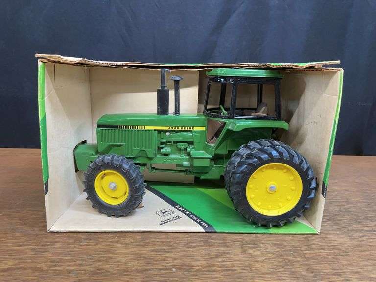 1/16 John Deere 4850 NIB Ertl image