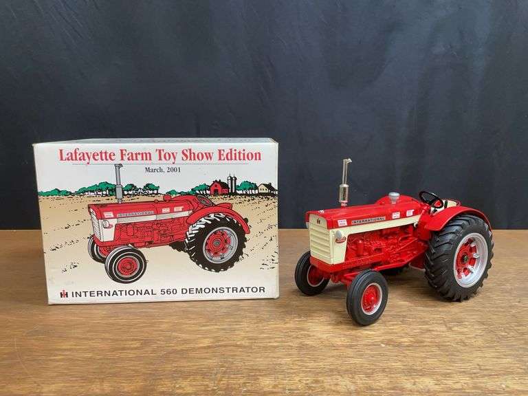 1/16 Farmall 560 Demonstrator 2001 Lafayette NIB Ertl image