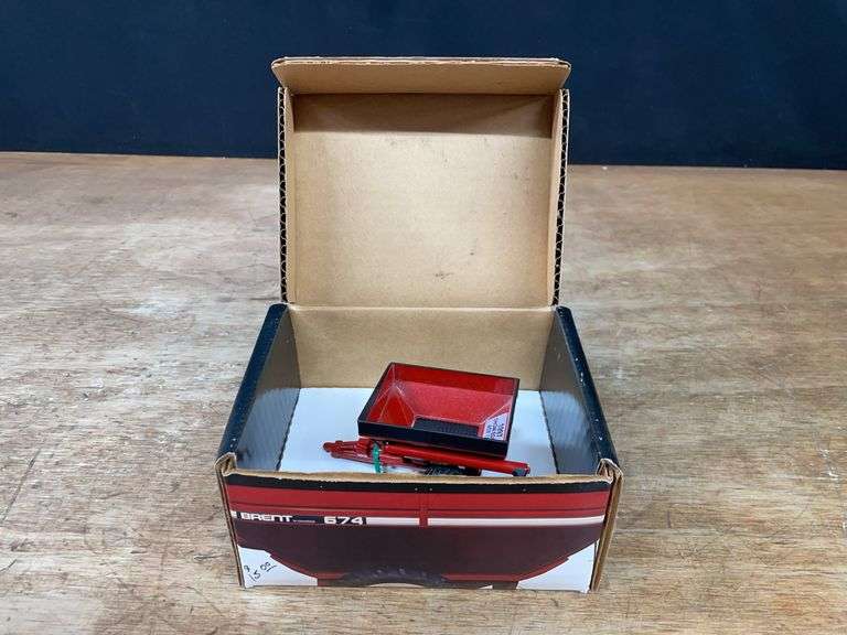 1/64 Brett 674 Grain Cart 1997 Farm Show NIB SC image