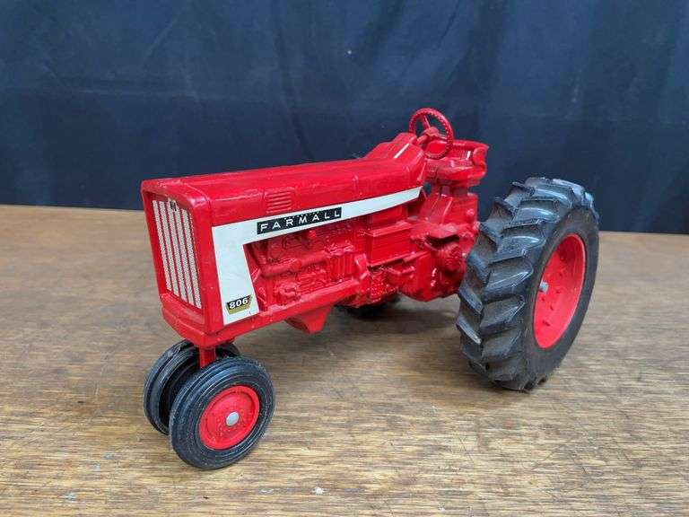 1/16 Farmall 806 SM image