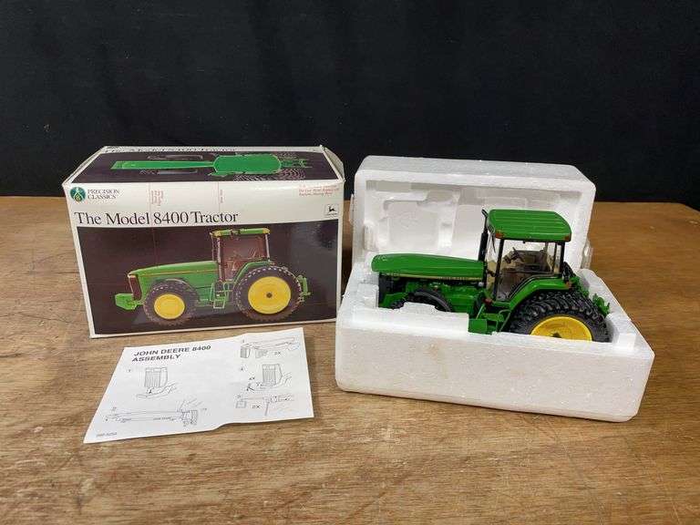 1/32 John Deere 8400 Precision NIB Ertl image