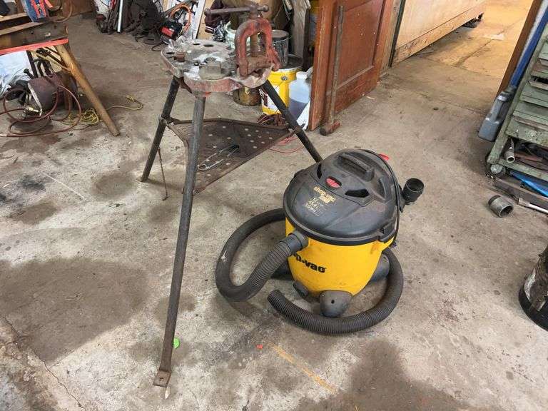 Pipe Vise and Shop Vac image