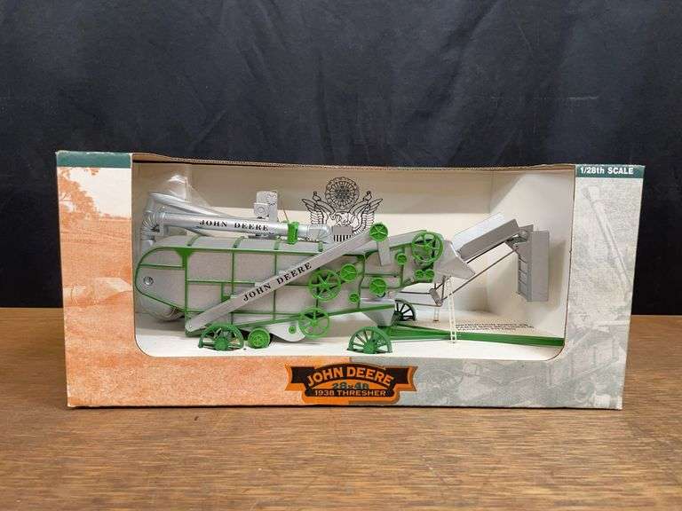 1/28 John Deere Thresher NIB SC image