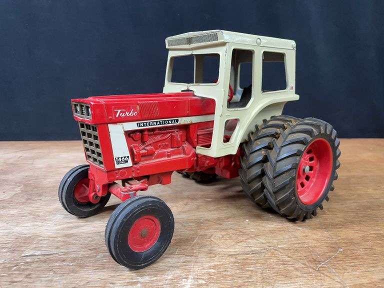 1/16 IH 1466 Ertl image