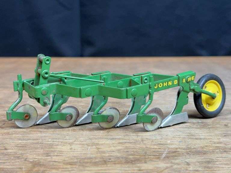1/16 John Deere Plow Eska image