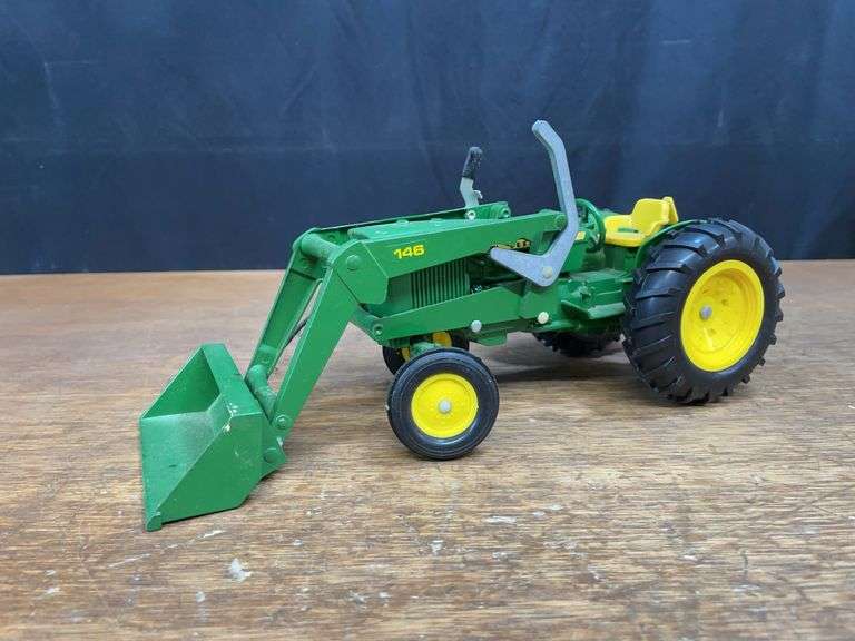 1/16 John Deere 2020 w/Loader Customized image