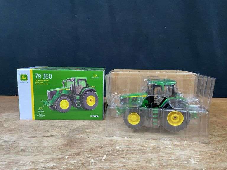 1/32 John Deere 7R 350 2023 Farm Show NIB Ertl image