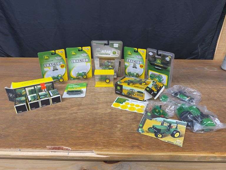 1/64 John Deere Tractors image