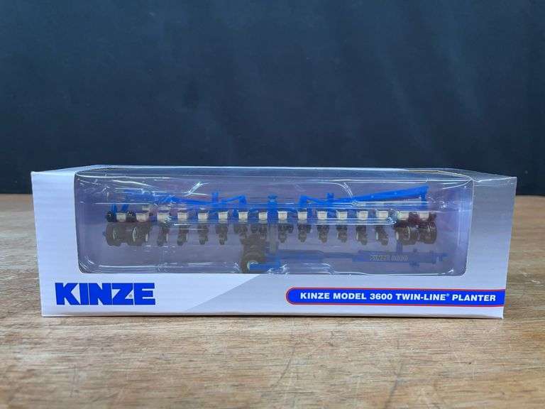 1/64 Kinze 3600 Twin-Line Planter NIB SC image