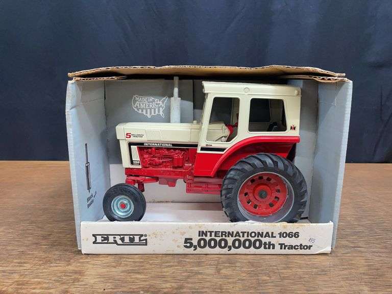 1/16 IH 1066 5 Millionth NIB Ertl image