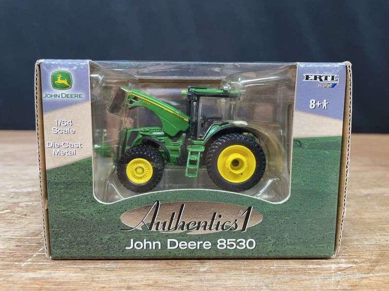 1/64 John Deere 8530 Authentics NIB Ertl image
