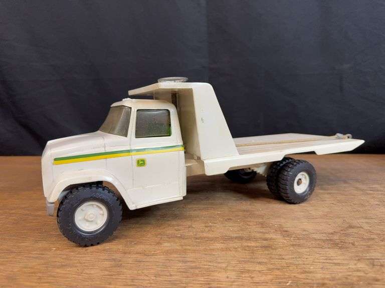 1/16 John Deere Dearl Tilt Bed Truck Ertl image