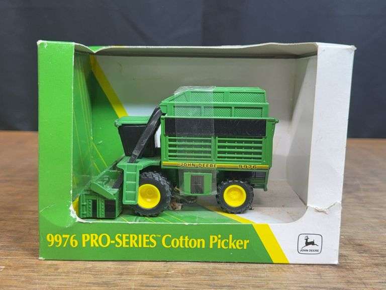 1/64 John Deere 9976 Cotton Picker 1997 Memphis NIB Ertl image