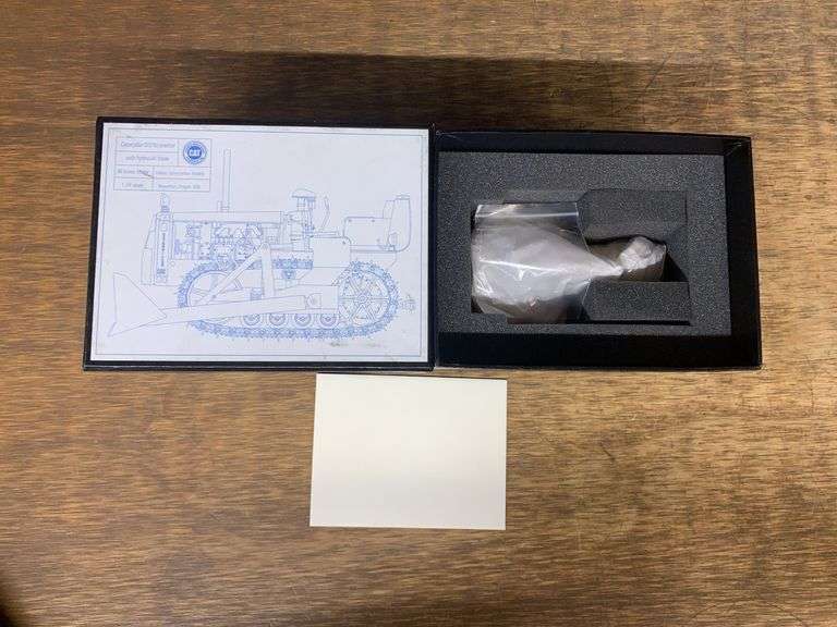 1/24 Caterpillar D2/5U Crawler NIB CCM image