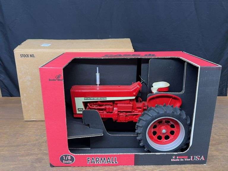 1/8 Farmall 806 NIB SM image