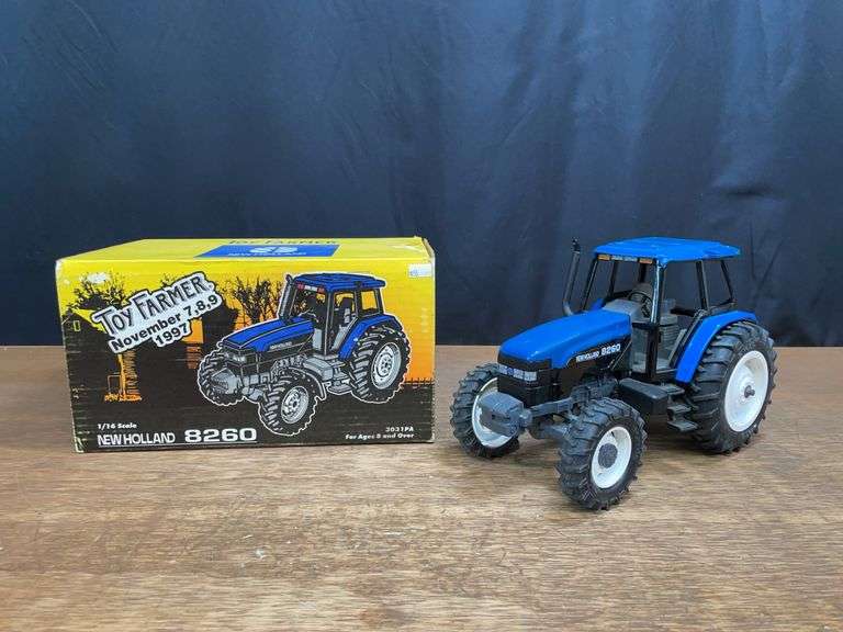 1/16 New Holland 8260 1997 NFTS NIB Ertl image