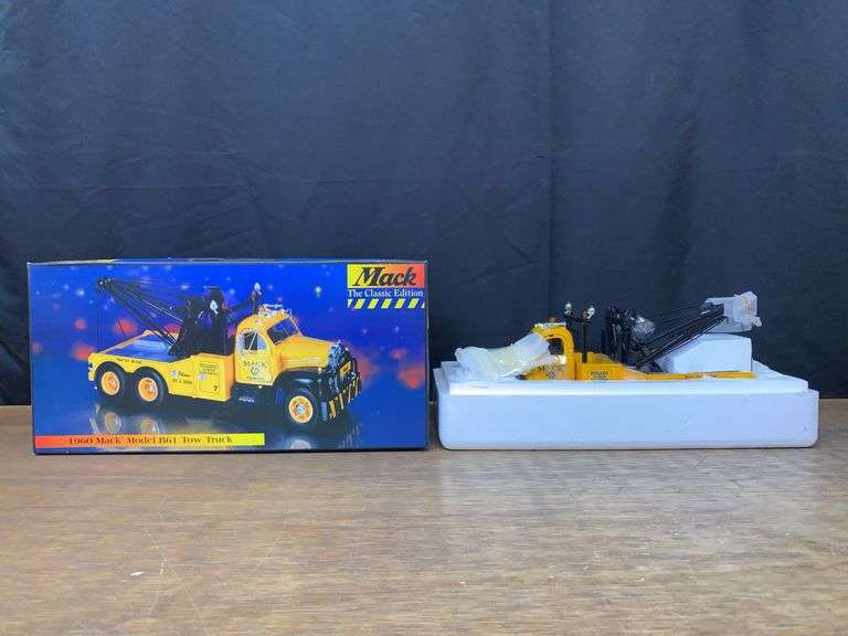 1/34 Mack B-61 Tow Truck NIB 1st Gear image