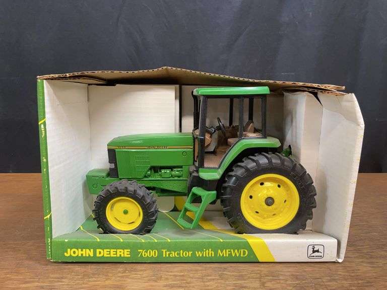 1/16 John Deere 7600 NIB Ertl image