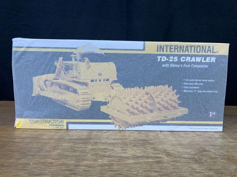 1/25 IH TD-25 Crawler w/Sheep's Foot Compactor NIB 1st Gear image