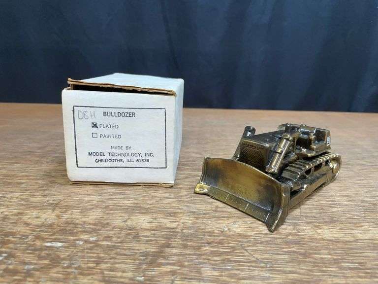 Caterpillar D8H Crawler NIB Model Technology image