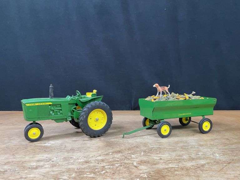 (2) 1/16 John Deere 3020 + Wagon Ertl image