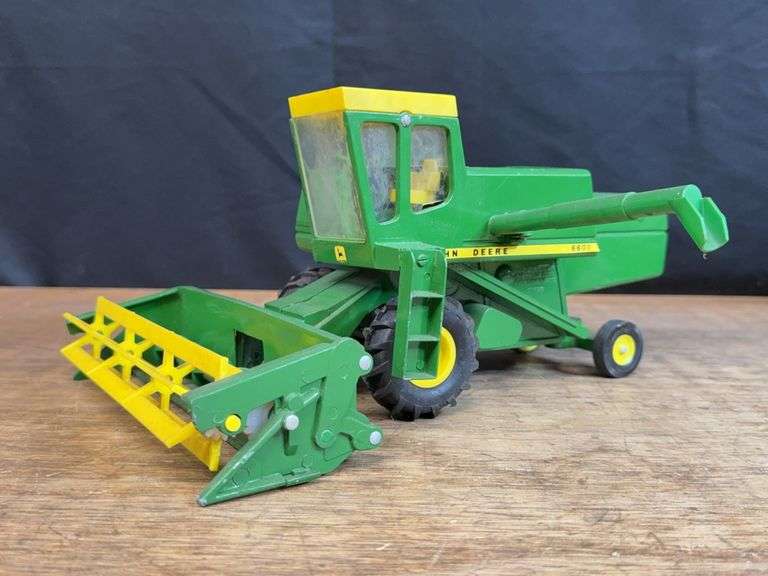 1/24 John Deere 6600 Combine Ertl image