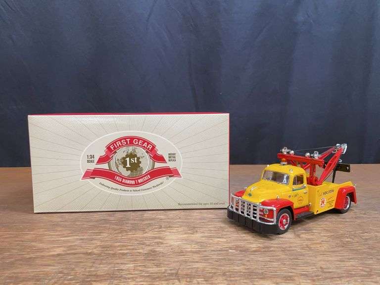 1/34 Shell Diamond T Wrecker NIB 1st Gear image
