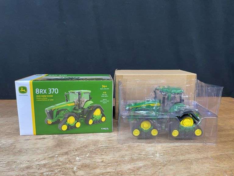 1/32 John Deere 8RX 370 2020 Farm Show NIB Ertl image