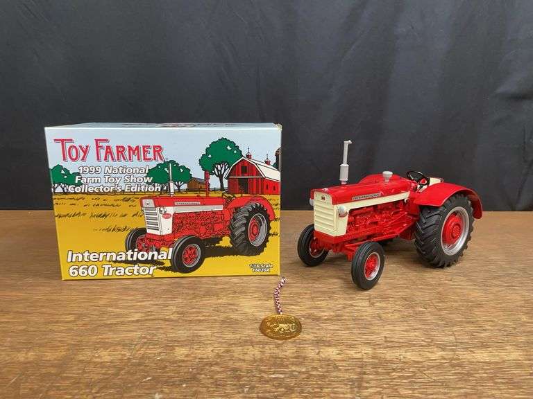 1/16 IH 660 1999 NFTS NIB Ertl image