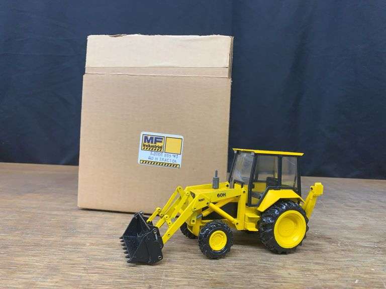 1/35 MF 60H Loader NIB Conrad image