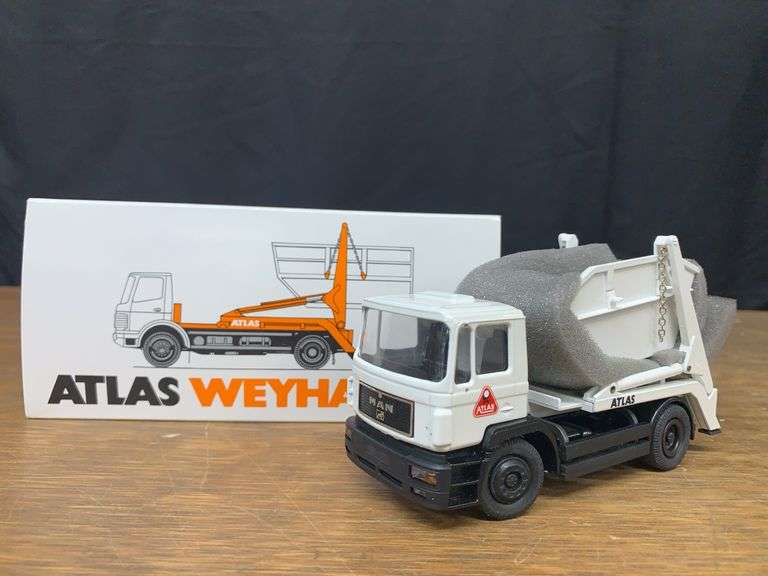 1/50 MAN Atlas Weyhausen Skip Truck NIB Conrad image
