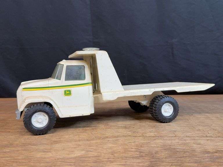 1/16 John Deere Dearl Tilt Bed Truck Ertl image