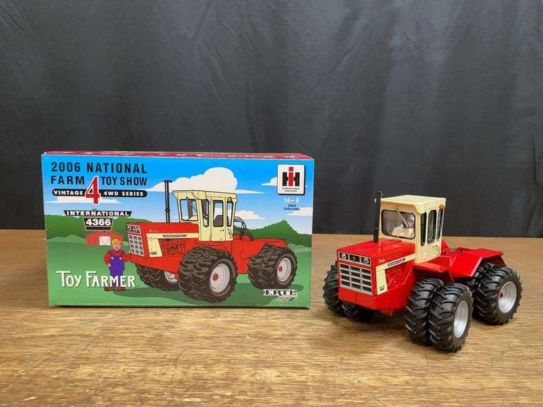 1/32 IH 4366 2006 NFTS NIB Ertl image