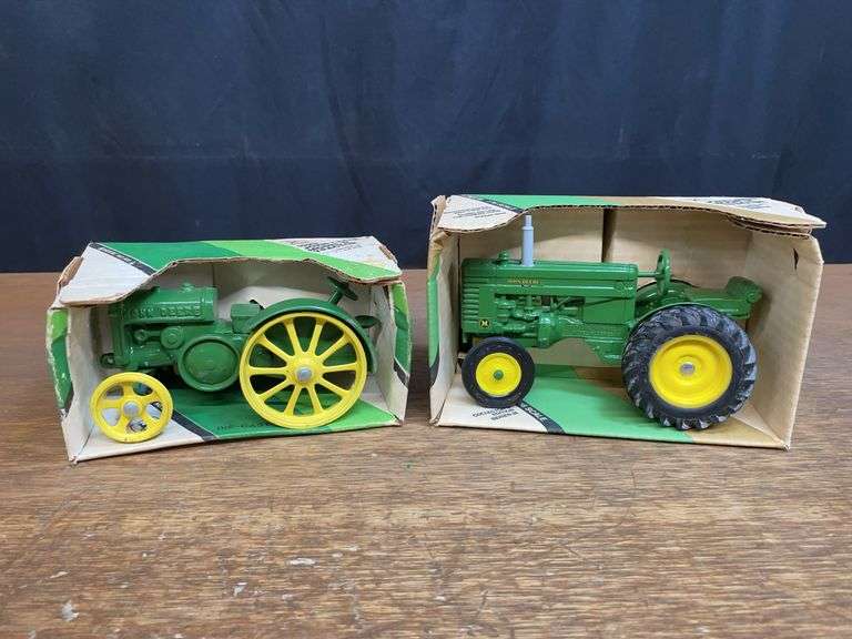 (2) 1/16 John Deere D + M NIB Ertl image