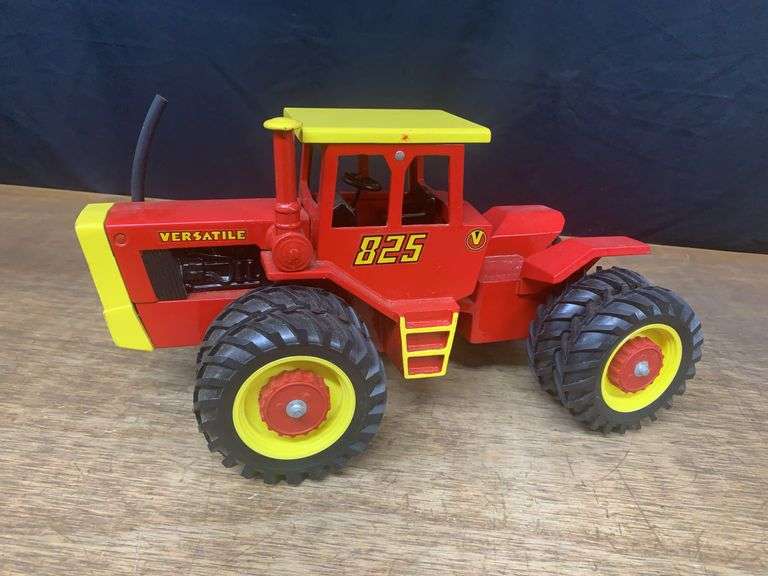 1/16 Versatile 825 SM image