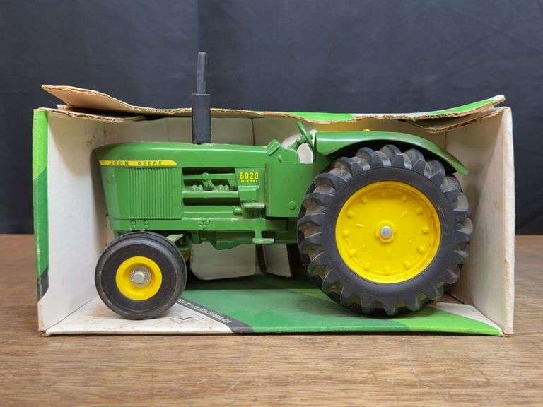 1/16 John Deere 5020 NIB Ertl image
