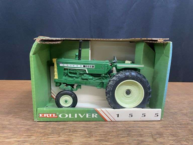 1/16 Oliver 1555 NIB Ertl image