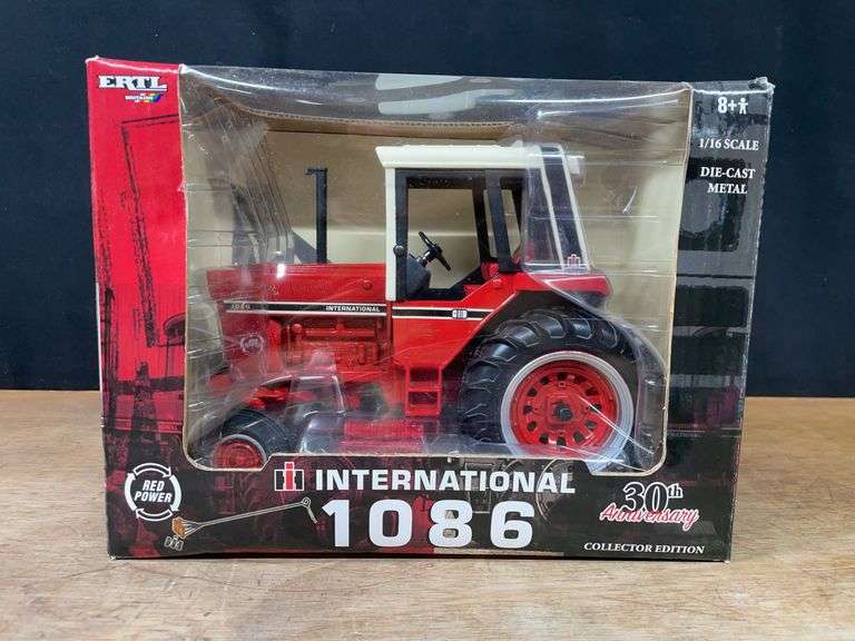 1/16 IH 1086 30th Anniversary NIB Ertl image