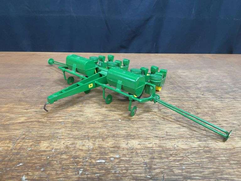 1/16 John Deere 494 Corn Planter Ertl image